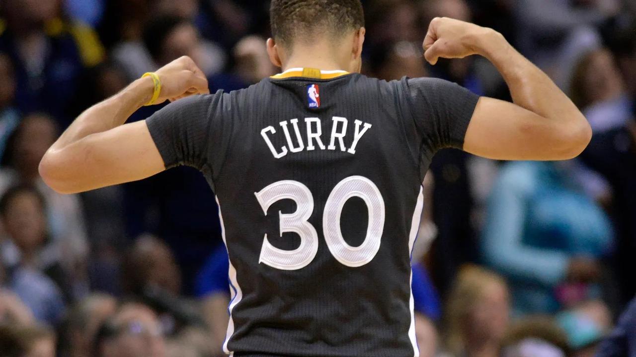 随着雷霆队（OKC）锁定西部第一的宝座，连续三个赛季荣膺分区头名的球队名单也随之