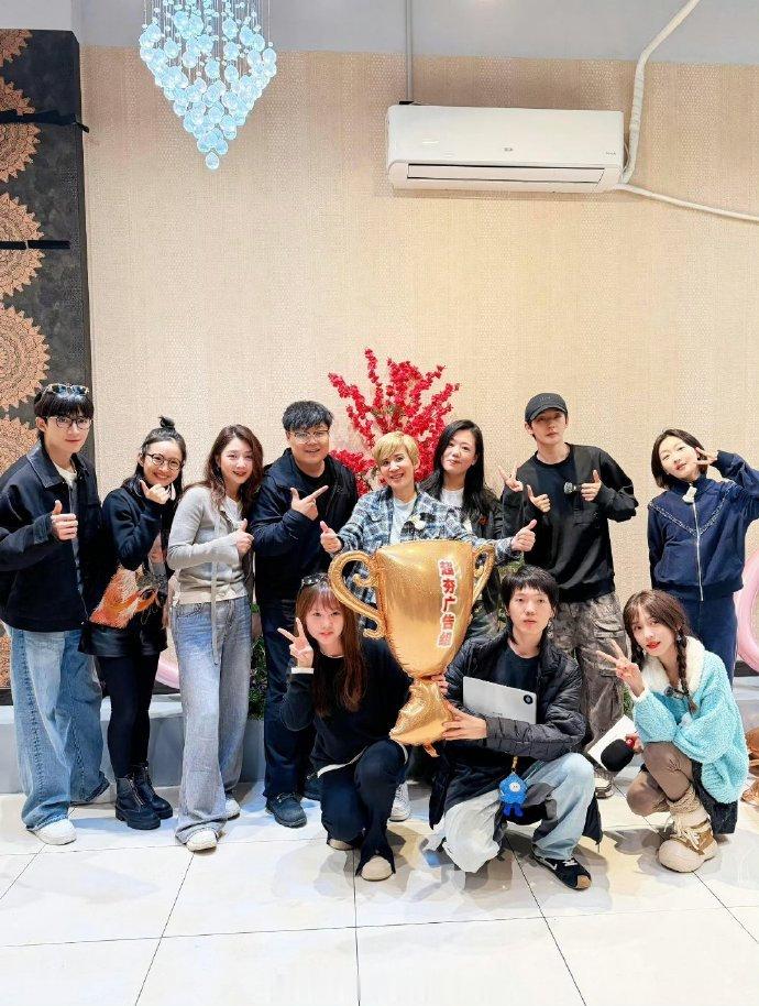 花少8杀青照花少8今日杀青大合照 花少8今日杀青照来啦!!终于杀青了什么时候播！