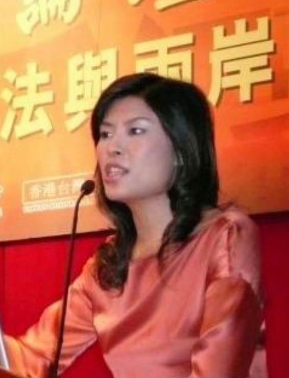 郑丽文作为台湾地区政治人物，曾多次参与两岸交流活动，主张通过对话增进理解。她以公
