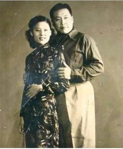 1936年，袁世凯的女儿大婚，本该是夫妻俩温情脉脉的洞房花烛夜，新郎却怒骂新娘：