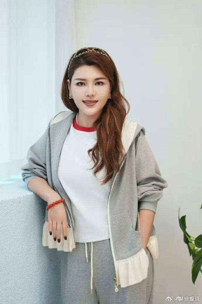 乌兰图雅者来女万千惠约搓澡乘风2026狠狠羡慕者来家族！万千惠约者来母女搓澡，一