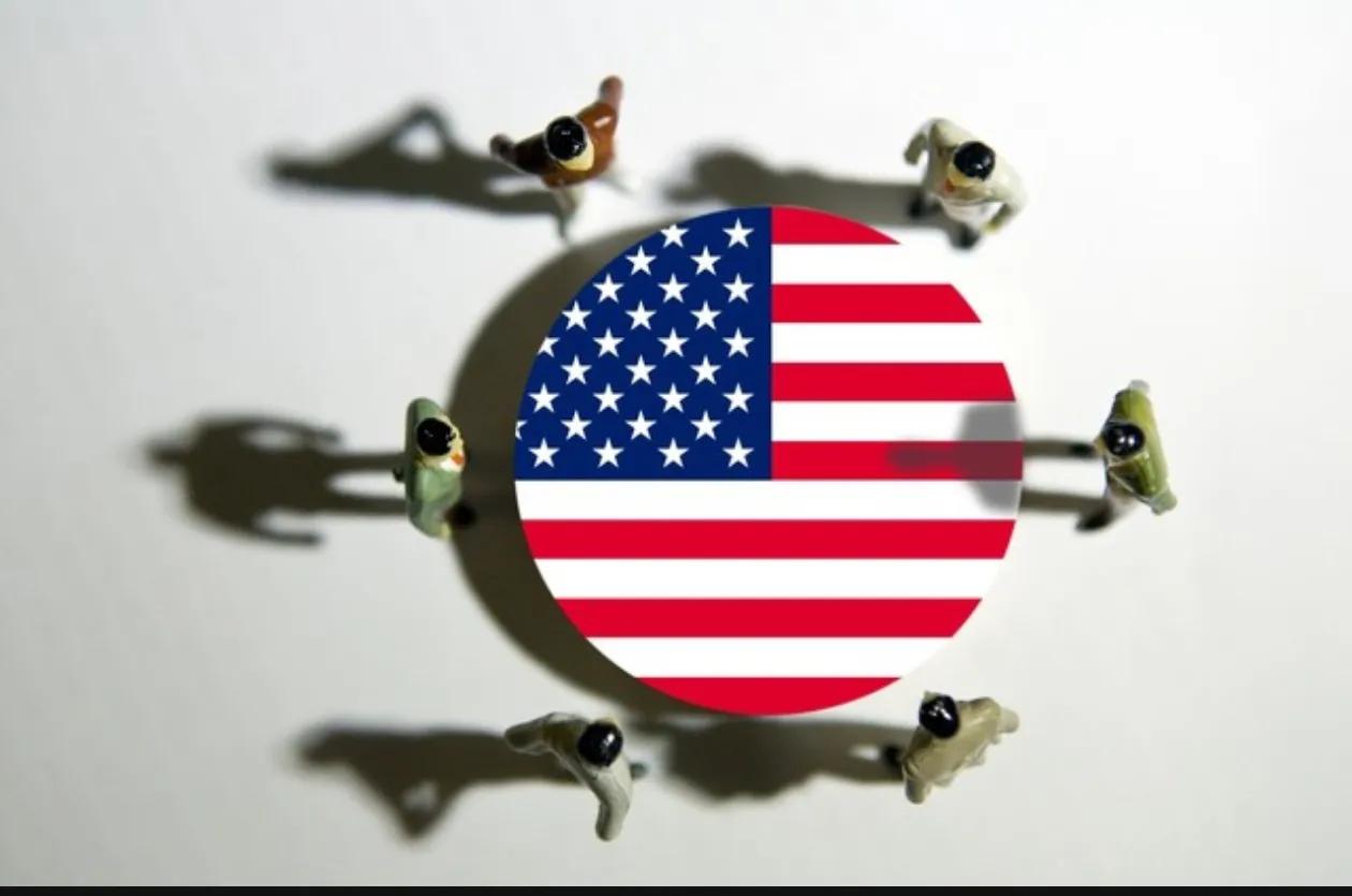 美国总统大选决战在即，有5个万万没想到：

1.没想到这届美国大选如此费钱，现在