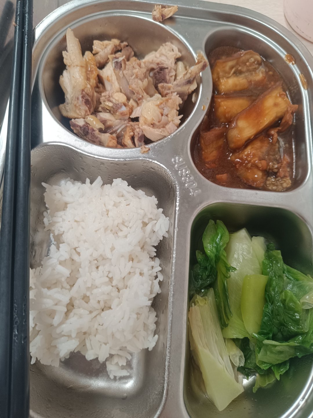 已经懒得喷学校的饭菜了。 