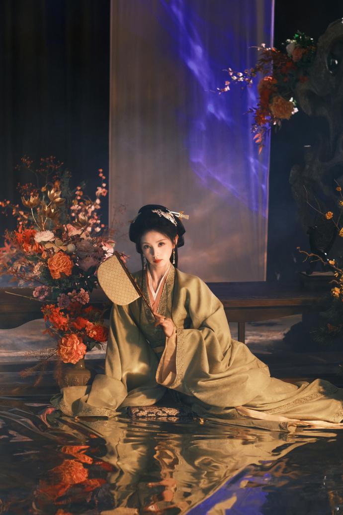 田曦薇魏娆亦是君黛静候好戏登台田曦薇素衣如水 田曦薇素衣如水，田曦薇魏娆亦是君黛