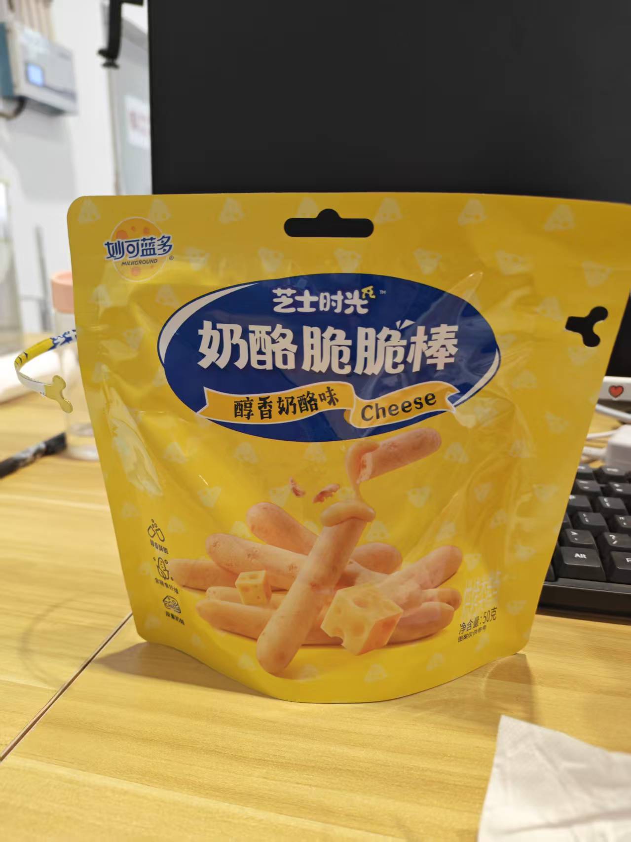 好想来测评妙可蓝多奶酪脆脆棒，微微有一点奶酪味的饼干不推荐 