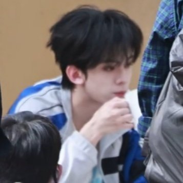 继续云吸猪>🐽< 左航发带造型梦回运动会