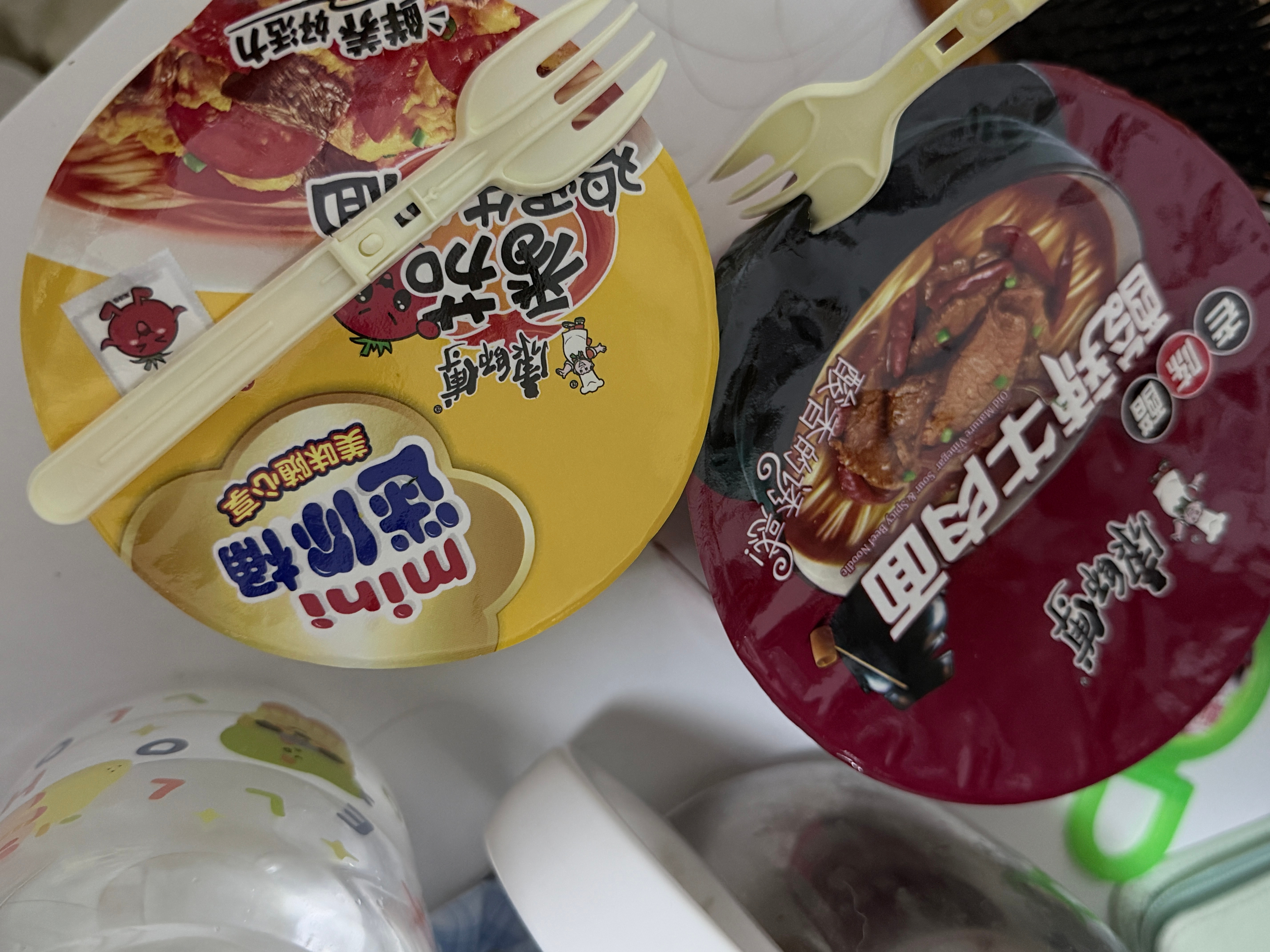 辛苦我俩了 吃个泡面 