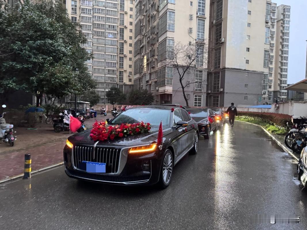 这闺女，真是给父母“长脸”了！
昨天是邻居家老王女儿结婚的大喜日子，当迎亲队伍走