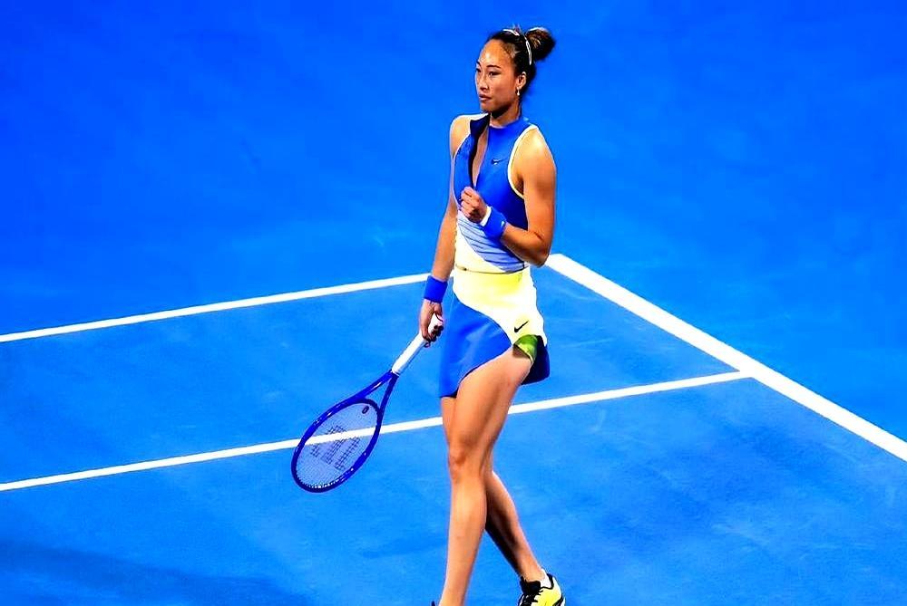 世界第三轰然倒下，9连胜终结。赛后她却说，都怪前一天跟郑钦文那场球。
 
就在所