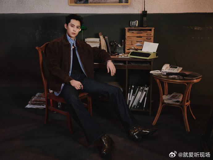 王鹤棣一秒进入看赛状态 一谈及赛事便快速进入状态，王鹤棣尽显对球赛的喜爱。FIF