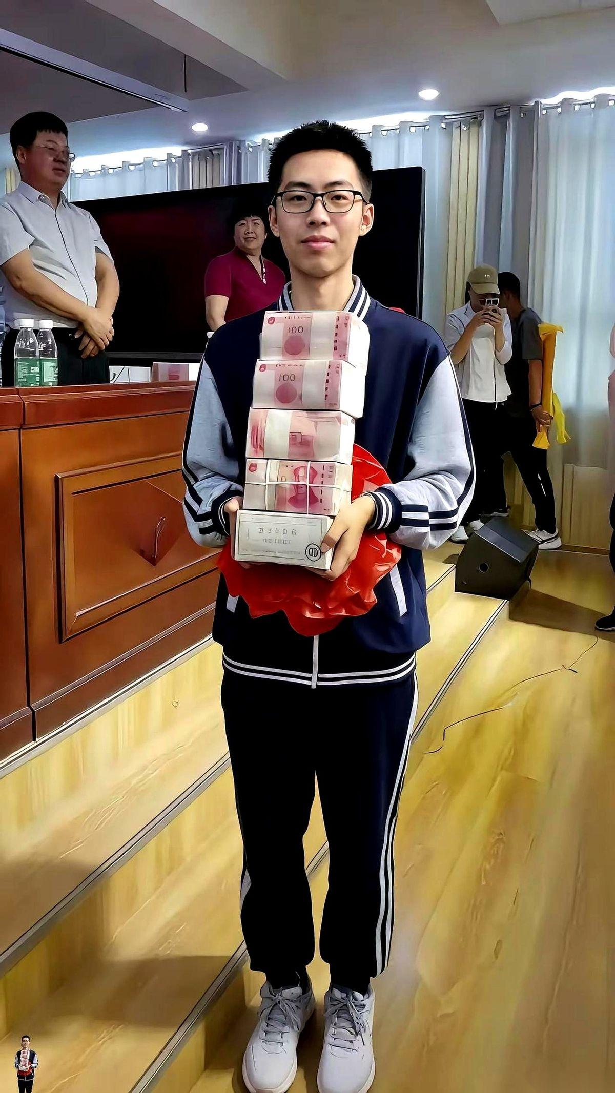 718分。清华。提前录取。
查分网页弹出来的那一瞬间，我脑子里“嗡”的一声，心跳