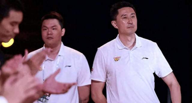 杜峰朱芳雨重回广东男篮，一个六位数一个零