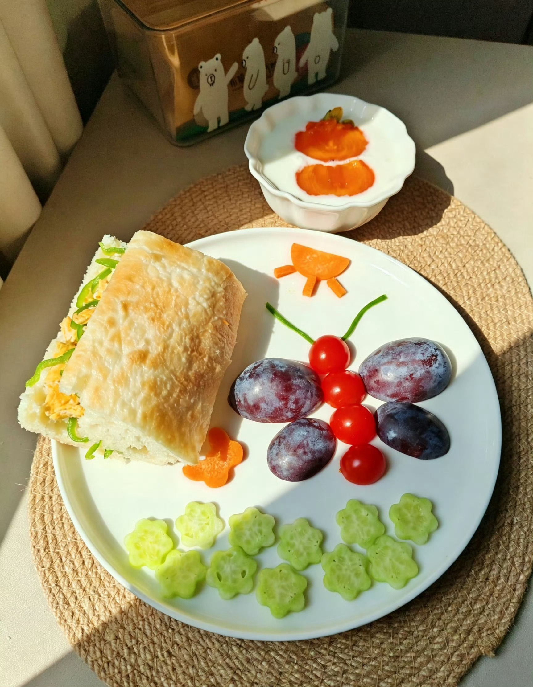 苏北的孩子来告诉我  这大饼溜西软  里面夹点什么才是你童年的味道跟小布一起晒早