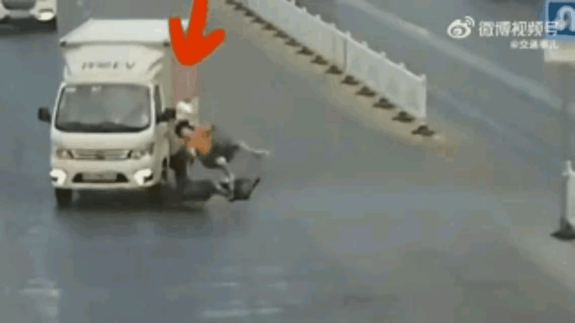 为什么老是有人觉得车不会撞她呢？