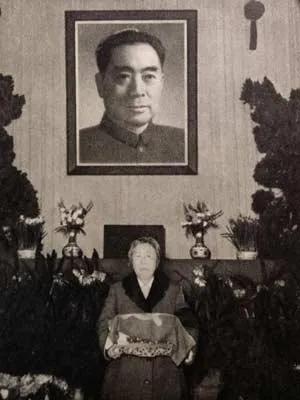 1976年1月11日，周总理的遗体火化。当时出现了一个棘手情况，群众不见周总理的