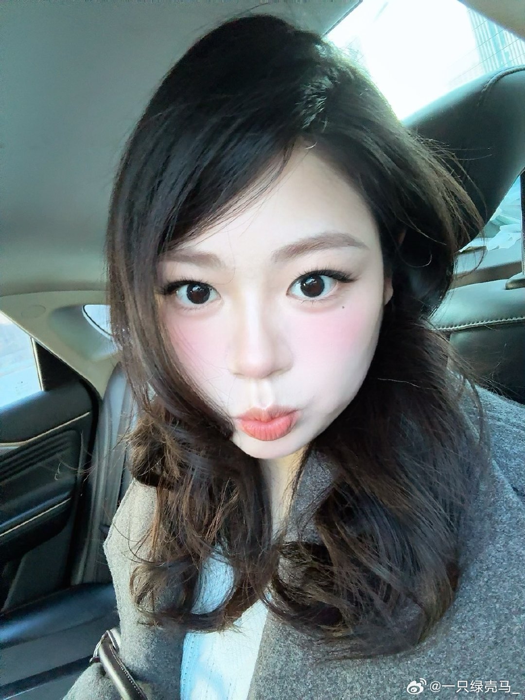 不是…你这样会让我觉得最近的卷发功力又大增诶！！！！！！！！（小兔发卡已经变成我