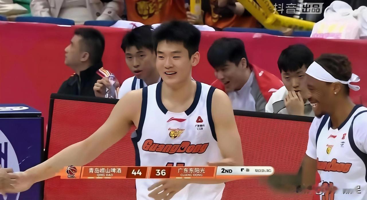 广东宏远今晚在客场通过加时赛以110-105险胜青岛，赢球三大功臣！
1.王洪泽