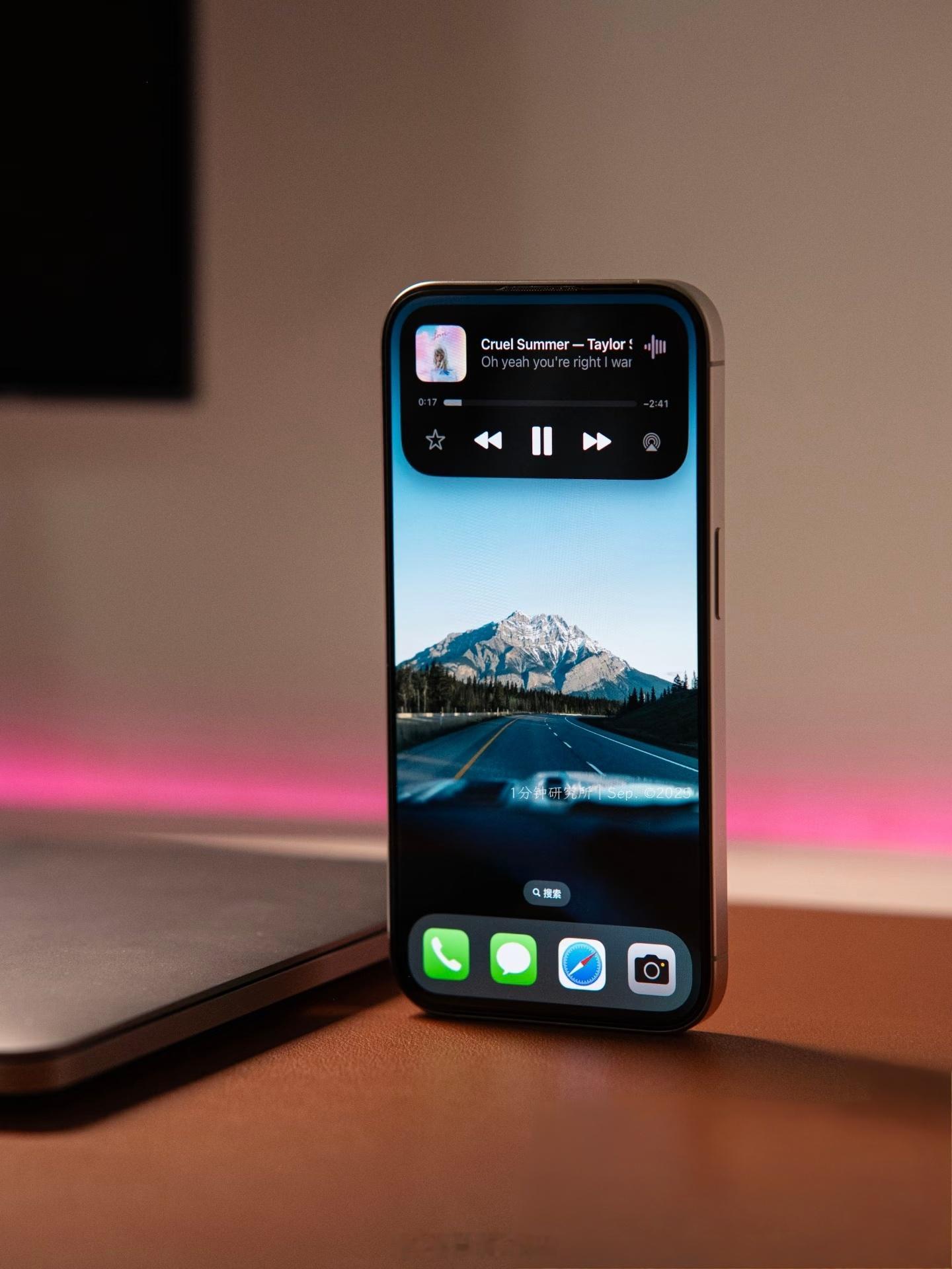 曝iPhone18屏幕规格或开倒车，一个博主的预测也传的人尽皆知，苹果真是树大招