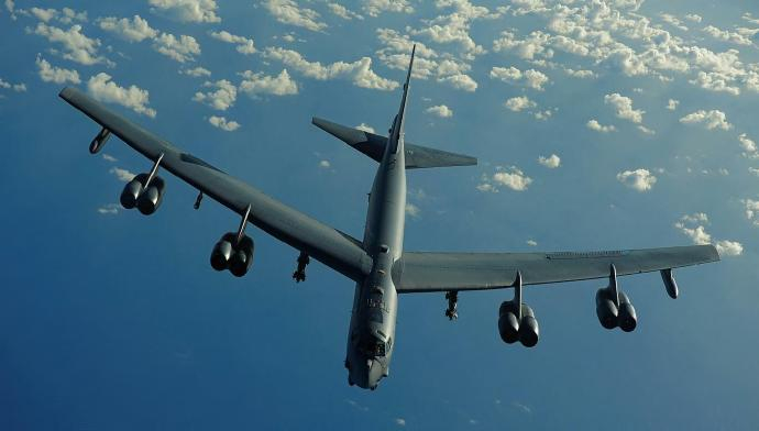 每天认识一件兵器 美国B-52“同温层堡垒”战略轰炸机B-52“同温层堡垒”（S