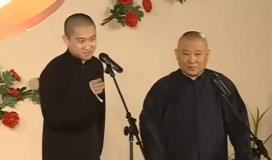 一次，准备上春晚的岳云鹏得知要和曹云金见面，就问郭德纲：“我碰见那个师哥该怎么办