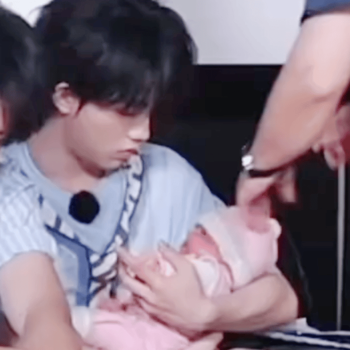 【10390】完全是妈咪抱宝宝的手法 