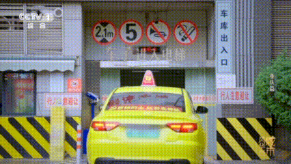 8D重庆又解锁隐藏地图汽车在重庆也能坐电梯 从地面到地下60米，汽车电梯一键直达