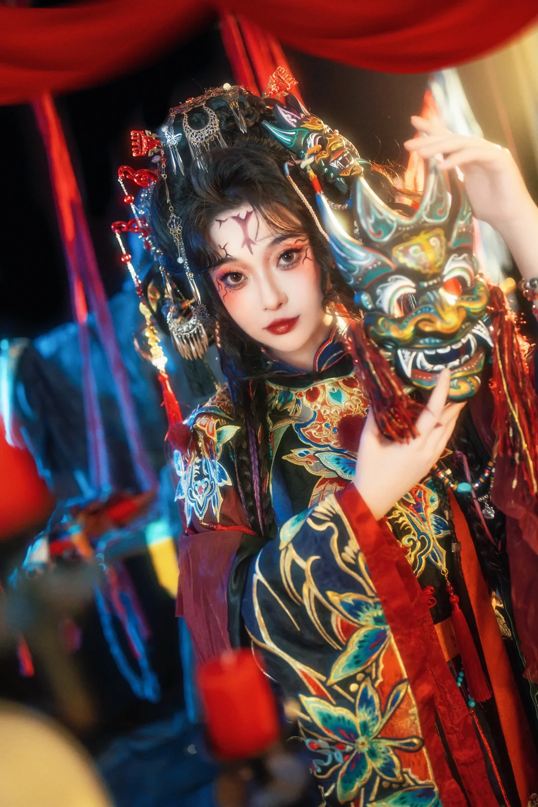 傩舞起，鸿运盛………