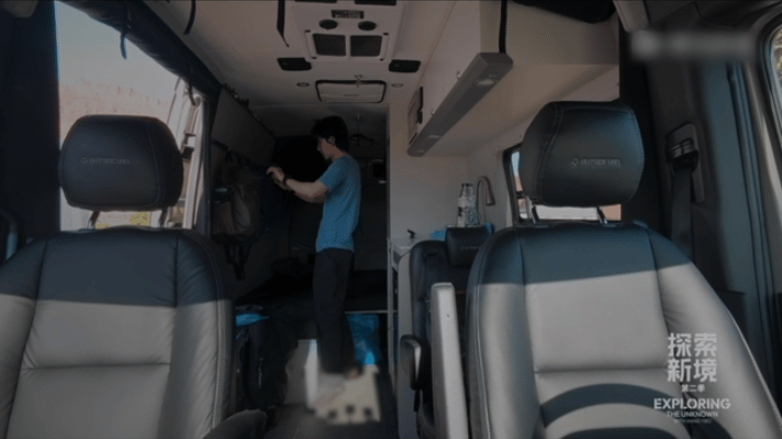 何赛飞 六旬老人整顿职场前辈的担当和魄力给年轻人做了很好示范这个性格太带劲了看得