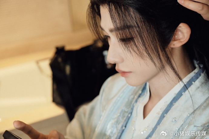 谁懂刘宇这首歌的宿命感刘宇在毕业见面会演唱《千年》，歌声里藏着独属于他的人生宿命