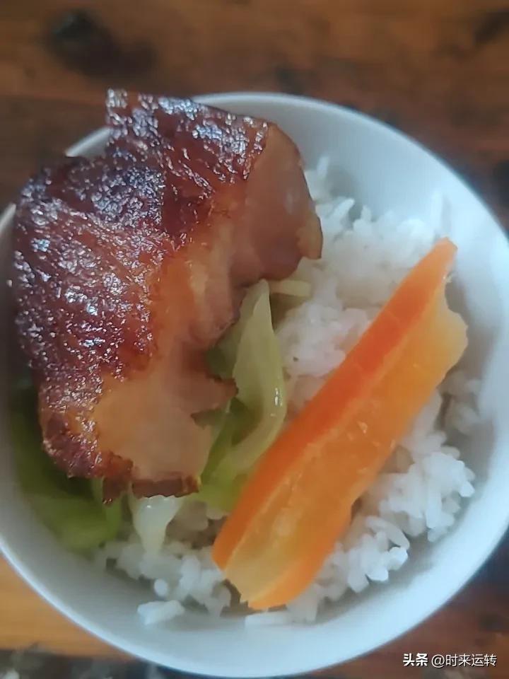 没有山珍海味
鲍鱼龙虾
只有白菜萝卜
只有粗茶淡饭