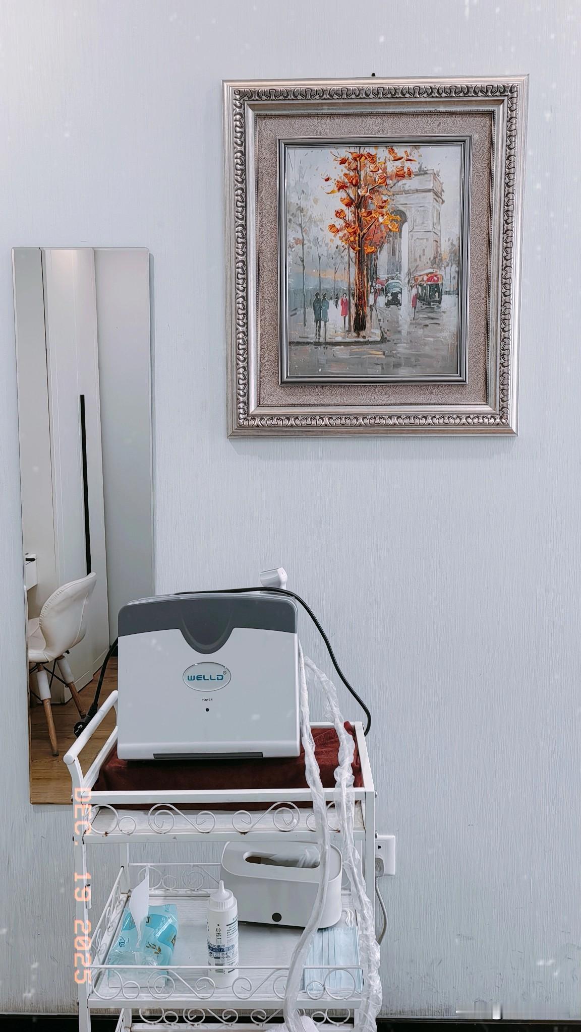 昨天上午约了服务，
坐地铁来到了万象城。

时间过的真快，
转眼已经到了12月末