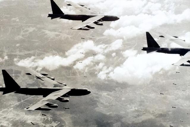 1964年12月2日，我军两架歼-6战机从青岛秘密南下。经过上海，双机立即关闭无