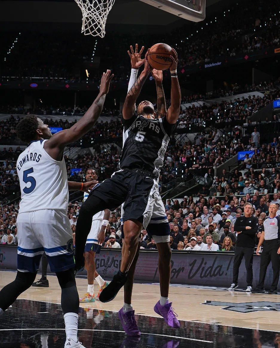 NBA季后赛森林狼vs马刺西部半决赛 马刺主场以126-97击败森林狼，大比分3