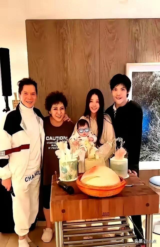 向太这辈子最引以为傲的从来不是手握十几亿身家，而是孙女出众的容貌。年仅五岁的小奶