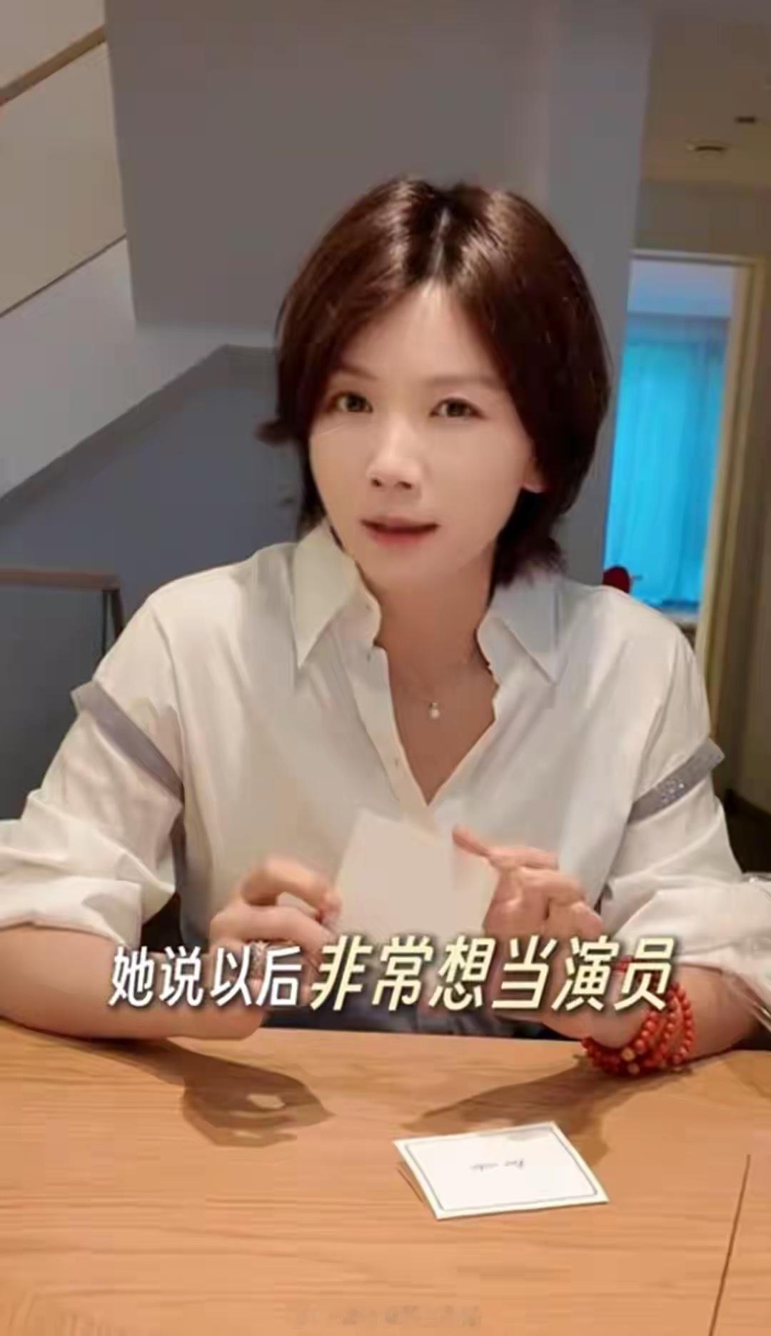 曹曦文曝女儿想当演员曹曦文13岁女儿颜值 13岁首登舞台剧舞台正式亮相，颜值被网