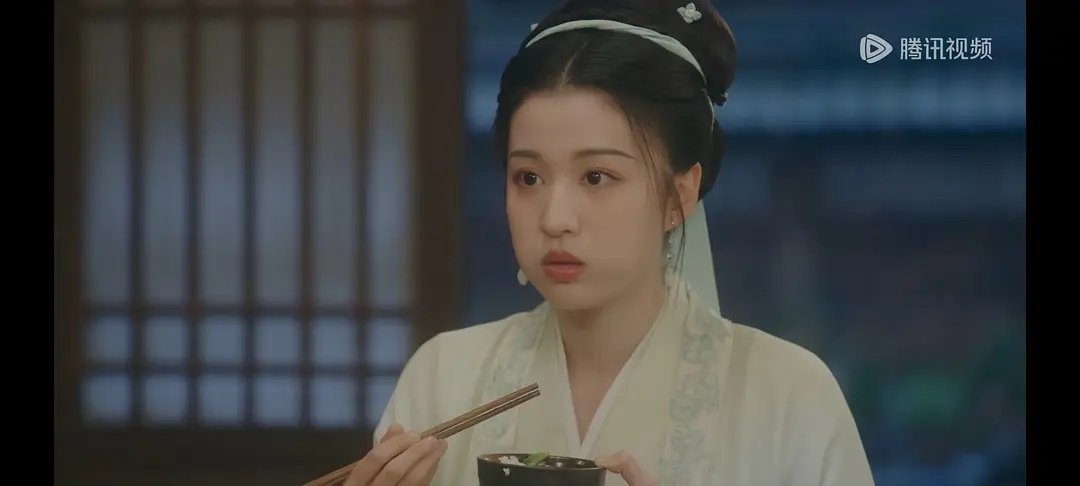 许沁，你这个年纪已经不适合卖萌装可爱了 ​​​