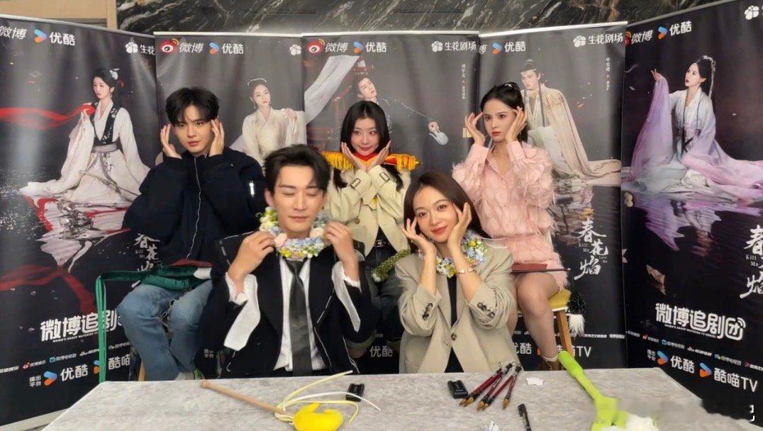 #吴谨言说刘学义很复杂的活泼##吴谨言刘学义把花环戴脖子上# 吴谨言说刘学义很复