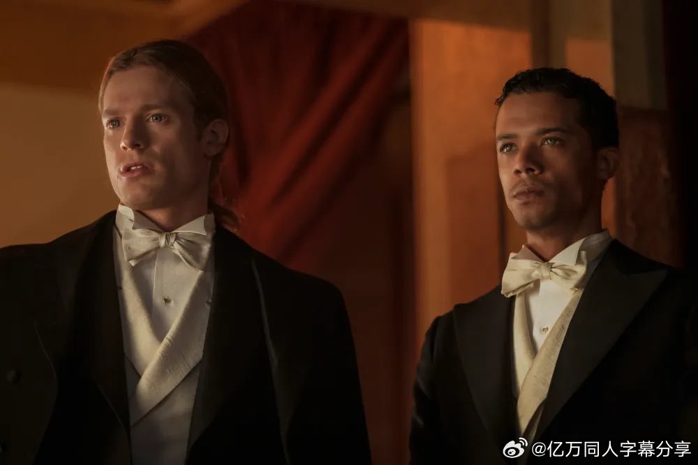 夜访吸血鬼 《夜访吸血鬼》第四季首张海报。现更名为《吸血鬼女王》。 