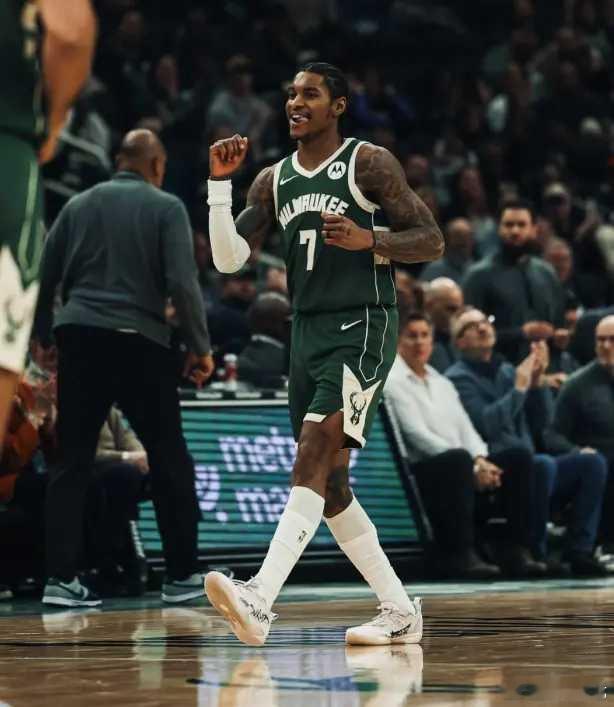 正处于两连胜的雷霆，这一个比赛日，坐镇主场迎来了密尔沃基雄鹿的挑战，本场比赛雄鹿