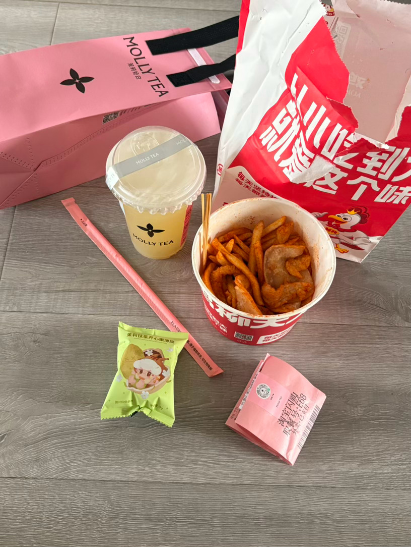 佳佳的投喂啦天天给我买好吃的好喝的