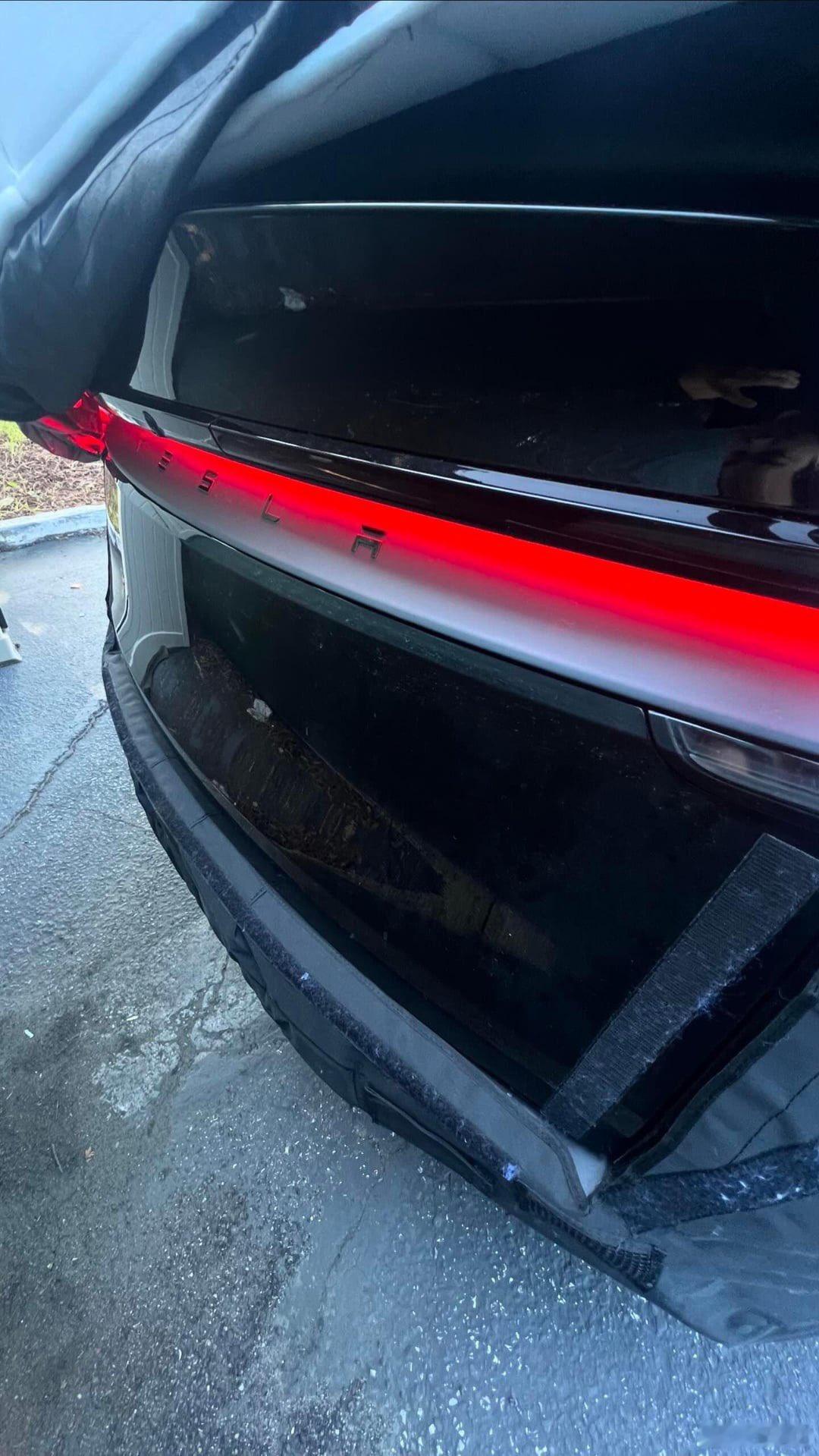 一些据说是新款#特斯拉model y# 的细节照片，前脸和Model 3焕新版趋