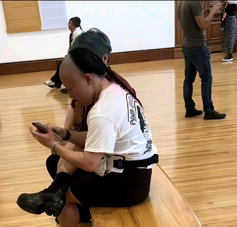 这种清代造型，在国内真的很少见，为啥不会流行起来？ 