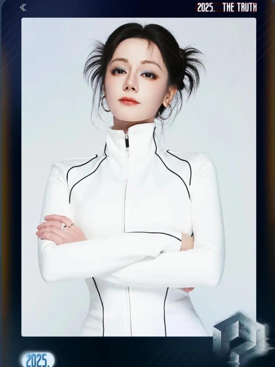 15秒成片惊艳众人！迪丽热巴用实力诠释“出片王者”称号，不愧是入选BOF全球时尚