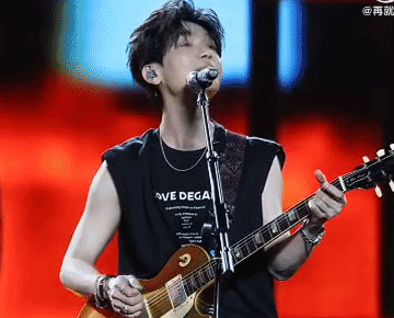 太湖湾音乐节官宣，再就业兄弟们又又又合体了，他们这是和太湖湾签定了终身制吗。
近