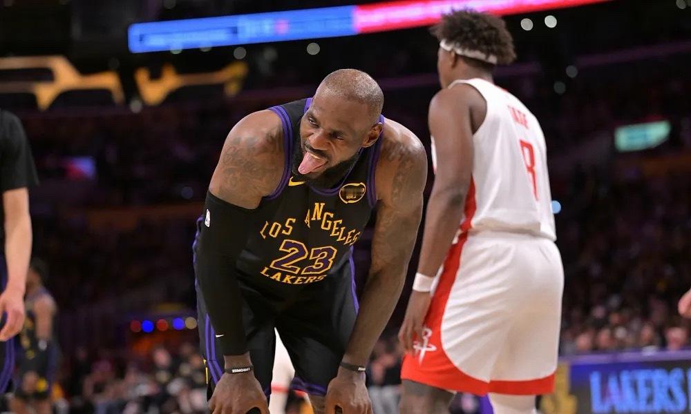 洛杉矶湖人明日将带着2-0的总比分强势出征休斯顿。尽管东契奇与里夫斯仍高挂免战牌