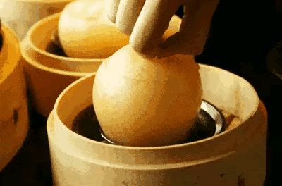 在寒冷的季节里，一碗热腾腾的水果汤，带来的不仅是温暖，更是一份健康的享受。很多人