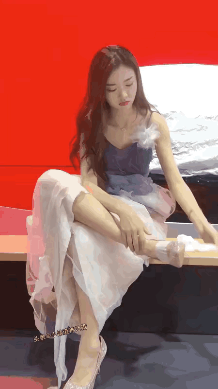 小姐姐对自己都这么狠心 