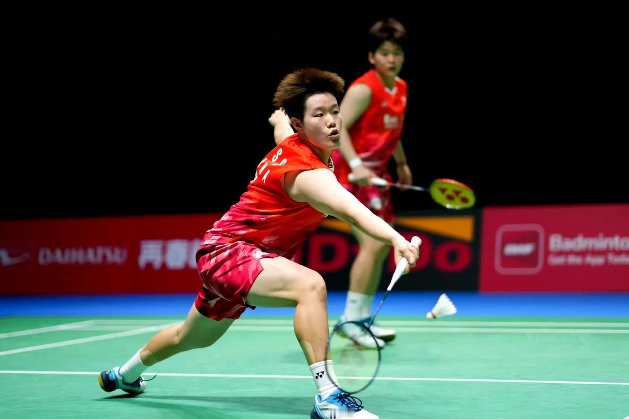 刘圣书/谭宁 21-18、21-10 两局轻取韩国组合金慧贞/孔熙容，晋级印尼公