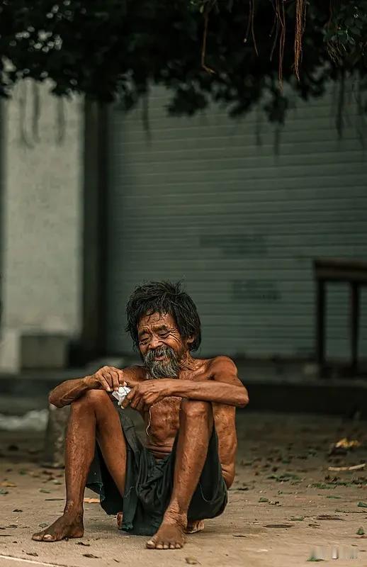 穷人当然是身体重要。我有个朋友，家里条件一般，为了多挣钱经常加班熬夜跑兼职，身体