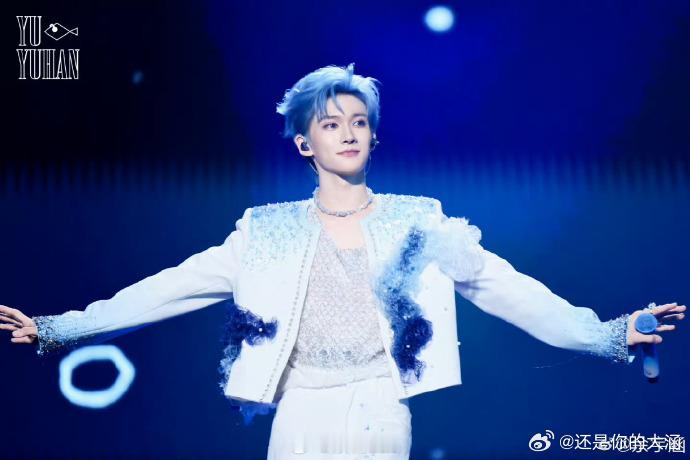 余宇涵音乐节余宇涵宝鸡音乐节舞台余宇涵江南舞台 宝鸡音乐节的余宇涵，唱《江南》真